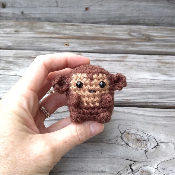 Mini crochet monkey keychain - Picture 2 of 6